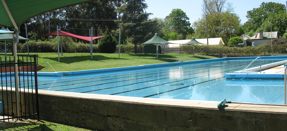 Castlemaine outdoor swimming pool